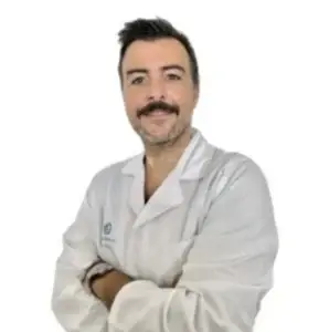 Dr. Juan A. Roig, cirujano ortopédico en Global Clinics Palma de Mallorca, especialista en cirugía musculoesquelética y tratamientos traumatológicos avanzados